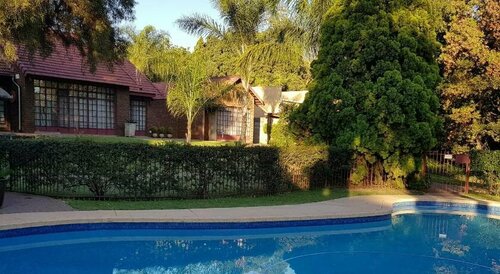 Falling Feather Inn, Rezerwuj Pensjonat Pretoria 