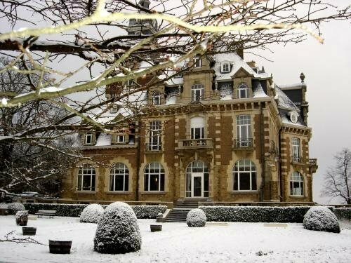 Le Chateau de Namur, Забронировать Отель Отели Намюра с парковкой, рядом с University of Namur, Парковка
