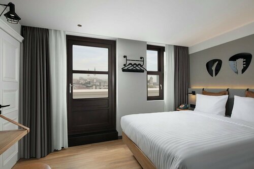 Moxy Istanbul Taksim by Marriott Bonvoy, Забронировать Отель Отели Стамбула с завтраком, рядом с Галатасарайский лицей, Завтраки