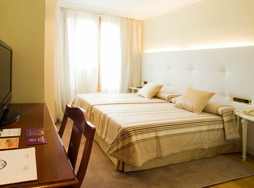 Hotel Campoamor, Забронировать Отель Отели Овьедо с питанием, рядом с Кафедральный собор г. Овиедо, Пансион