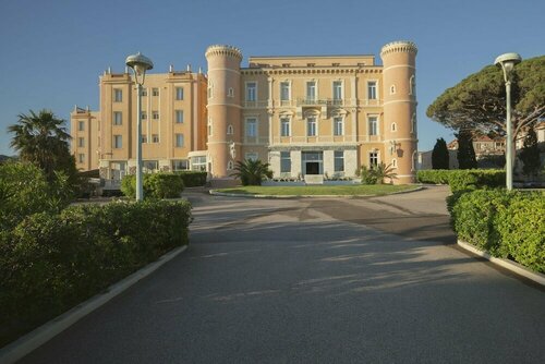 Langley Resort Napoléon Bonaparte, Rezerwuj Ośrodek wypoczynkowy Hotele w LʼÎle-Rousse z basenem, Basen
