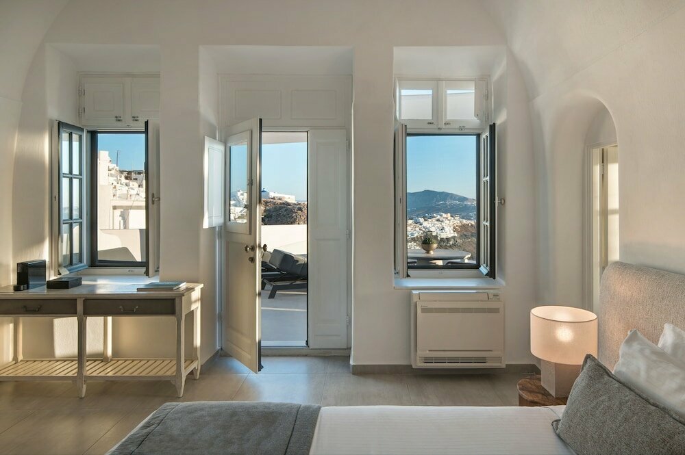 Aqua Luxury Suites by NOMÉE Hospitality Group