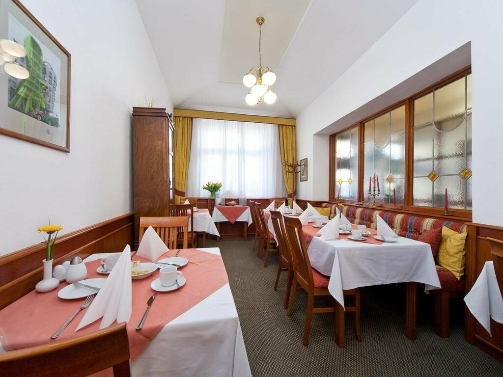 Hotel 16