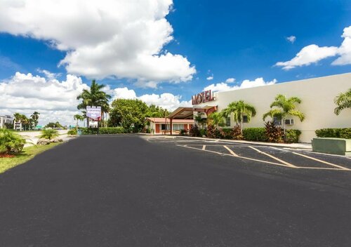 Econo Lodge Inn & Suites Florida City, Book Hotel Florida City Biscayne National Park