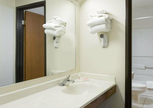 Super 8 by Wyndham Greensboro/Coliseum/Conv, Забронировать Отель Гринсборо Северная Каролина