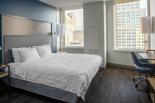 Home2 Suites By Hilton St Louis Downtown, Забронировать Отель Отели Сент-Луис с парковкой, рядом с Автобусный вокзал компании Greyhound, Парковка