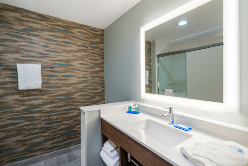 Holiday Inn Express & Suites Greenville SE - Simpsonville by IHG, Забронировать Отель Отели Симпсонвилл с парковкой, рядом с Prisma Health Hillcrest Hospital, Парковка