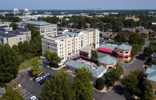 Hampton Inn & Suites South Park at Phillips Place, Забронировать Отель Отели Шарлотте с парковкой, Парковка