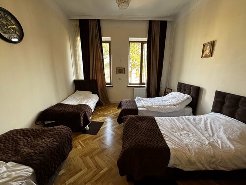 Nitsa Guest House, Забронировать Гостевой дом Отели Гори с парковкой, Парковка
