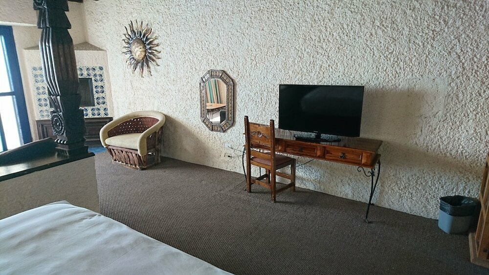 Las Rocas Resort & Spa