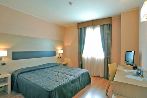 Hotel Arthur, Забронировать Отель Отели и гостиницы Модены, Отель