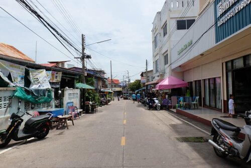 Baan Kun Tuad Ko Si Chang, Забронировать Гостевой дом Ко-Сичанг Чонбури