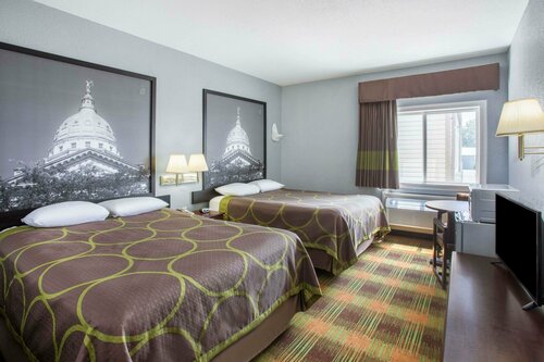 Super 8 by Wyndham Sweet Springs, Buchen Sie Hotel Sweet Springs Missouri
