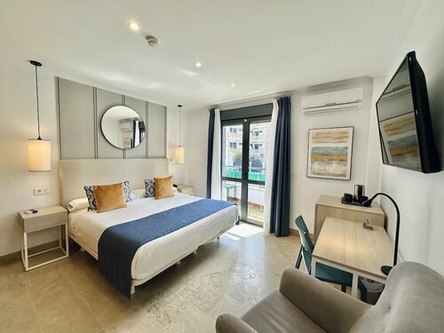 Hotel Apartamentos Marina Luz, Забронировать Отель Чипиона Коста-де-ла-Лус, рядом с Playa Micaela