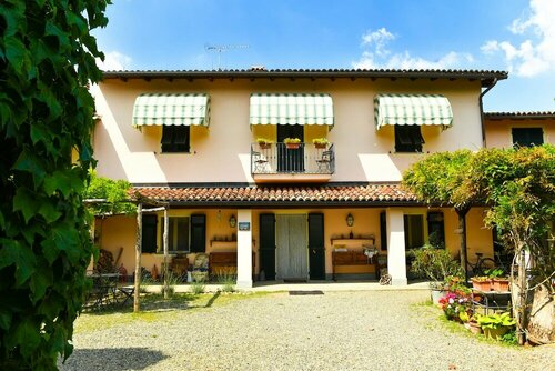 Cascina Folletto, Reservar Pousada (com pequeno-almoço) Hotéis em Novi Ligure com Piscina, Piscina