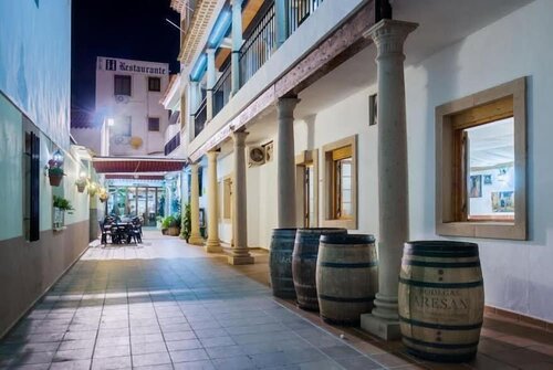 Hotel Restaurante Milán, Book Pension  