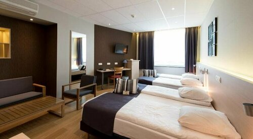 Univers Hotel, Rezerwuj Hotel Hotele w Ruy z parkingiem, Parking