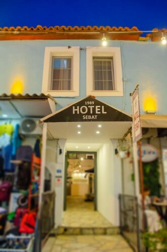 1989 Hotel Sebat, Забронировать Отель Чешме Измир, рядом с Cesme Anfi Theatre
