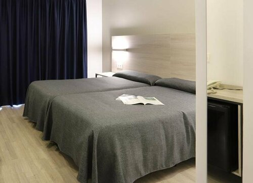 Hotel Brasil, Забронировать Отель Отели Бенидорм с питанием, рядом с Остановка трамвая Benidorm, Пансион