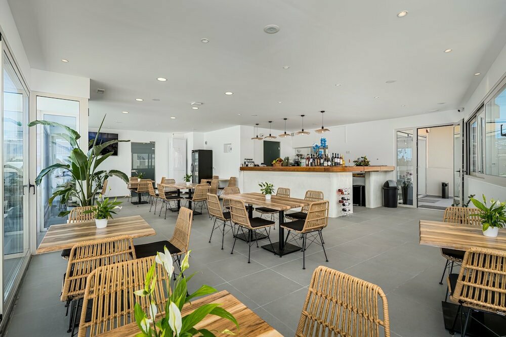 Boutique Hotel In Oia Santorini Next To The Sea