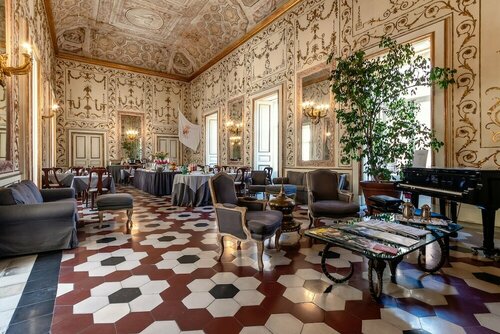 Decumani Hotel De Charme, Забронировать Отель Неаполь - исторический центр Неаполь, рядом с Театр «Беллини»