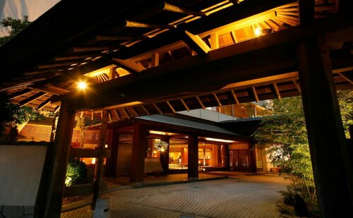 Kisyu Shirahama Onsen Musashi, Забронировать Отель Отели Сирахама с бассейном, рядом с Mifune Ashiyu, Бассейн