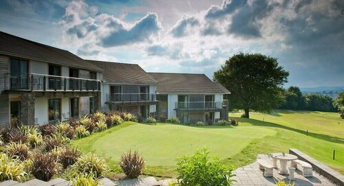 Bryn Meadows Golf, Hotel & Spa, Varaa Lomakeskus Brecon Beacons hotellit, joissa on uima-allas, Uima-allas