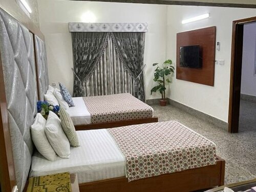 Rehaish Inn Guest House, Rezervasyon Misafirhane PECHS Otoparklı Oteller, Otopark