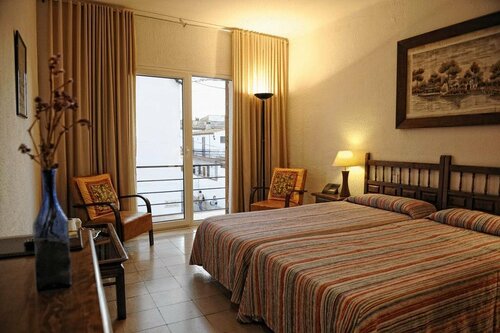 Hostal Residencia Catalina, Забронировать Хостел Паламос Baix Empordà