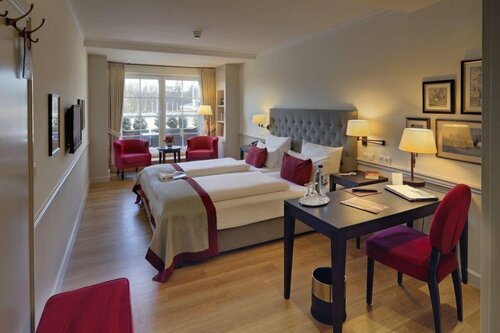 Parkhotel Surenburg, Забронировать Отель Хёрстель 