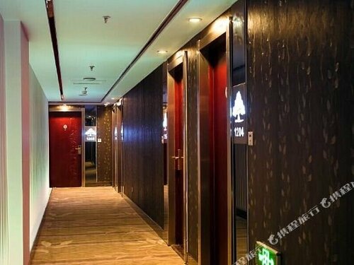GreenTree Inn Shandong Zibo Railway Station Jinjing Avenue Business Hotel, Prenota Hotel Hotel a Shandong con parcheggio, Parcheggio