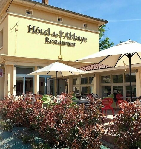 Hotel de l'Abbaye à Cluny, Забронировать Отель Клюни Cote du Maconnais-Beaujolais