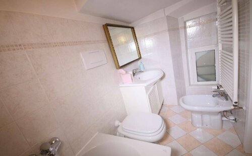 Fleur de Lis Loft, Забронировать Отель Бергамо Bergamo Province, рядом с Музей Адриано Бернареджи