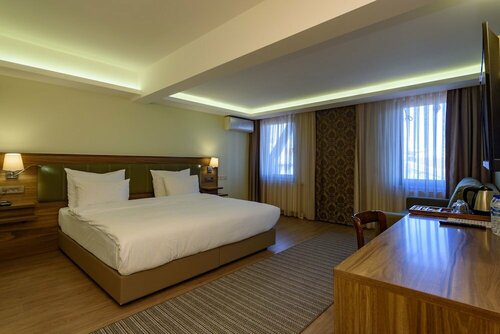 Numi Hotel, Rezerwuj Hotel Hotele w Sisli z Parkingiem, Parking
