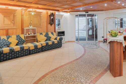 Appartamenti Agriturismo Cèsa Ciasates, Забронировать Отель Канацеи Трентино-Альто-Адидже, рядом с Канатная дорога Пекол-Коль дей Росси (нижняя станция)