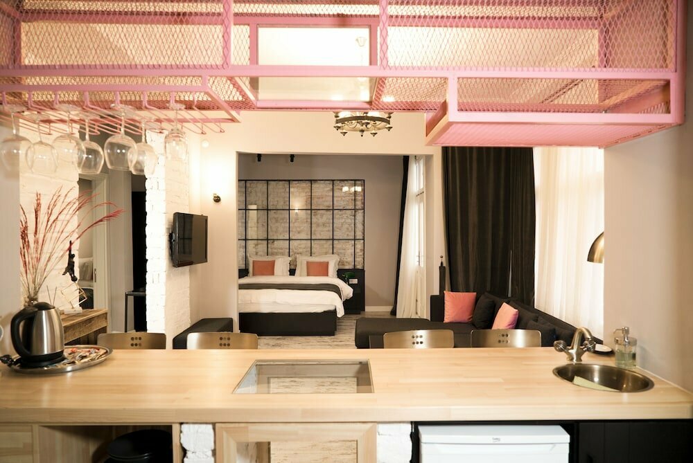 Magnova Studios Hotel