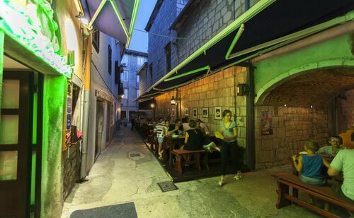 Guest House Floreus Cres, Prenota Affittacamere Cres 