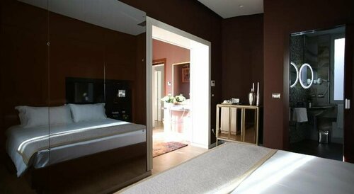 Divina, Rezervasyon Otel Tiran 