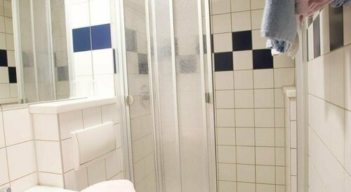Kolping-Jugendhotel, Забронировать Отель Отели Клагенфурт-ам-Вёртерзе с парковкой, рядом с Старая площадь, Парковка