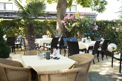 Hotel Restaurant Böck "Roter Hahn", Забронировать Отель Отели Нижней Австрии с парковкой, Парковка