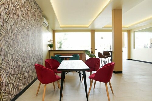 OYO 91695 Hotel Benteng Portugis, Book Hotel Hoteller i Sidoarjo med parkering, Parkering