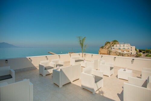Naro Suites and Rooms, Забронировать Отель «постель и завтрак» Бизнес-отели Баколи, 4* 5*