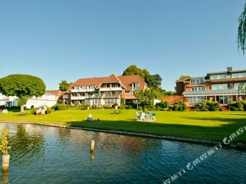 Strauers Hotel am See, Забронировать Отель Бозау 