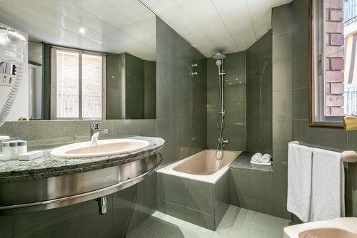 Hotel Sansi Park, Rezervați Hotel Lleida Catalonia, aproape de Adesma Foundation