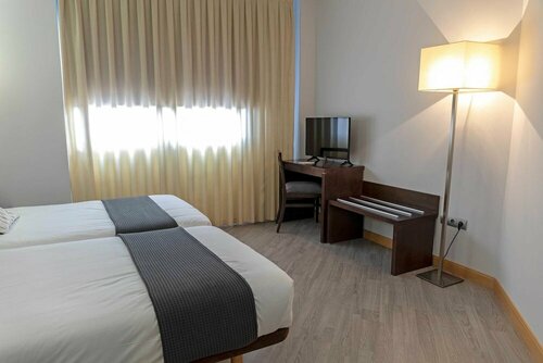 Hotel Cardeña by gaiarooms, Забронировать Отель Отели Бургос с парковкой, рядом с Arco de San Juan, Парковка