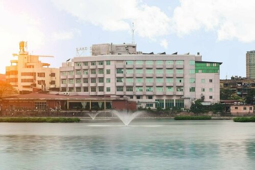 Lake Side Hotel, Забронировать Отель Отели Бадинь с завтраком, Завтраки