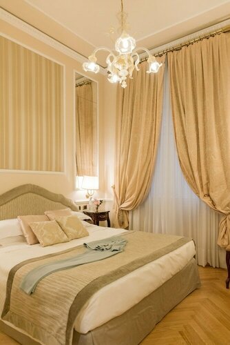 Отель Grand Hotel Majestic già Baglioni, Забронировать Отель Отели Болоньи с парковкой, рядом с Театр Солнечная арена, Парковка