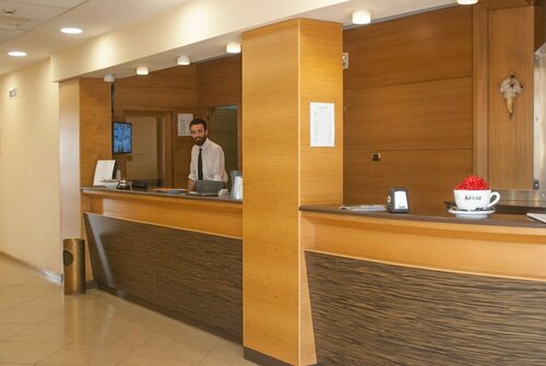 City Hotel, Забронировать Отель Отели Казория с парковкой, Парковка