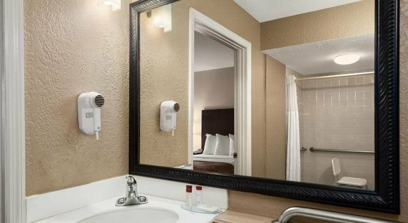 Collins Hotel Naples
