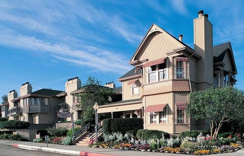 Victorian Inn, Забронировать Отель Отели Монтерей с завтраком, рядом с Monterey Mirror Maze &amp; Lazer Challenge, Завтраки